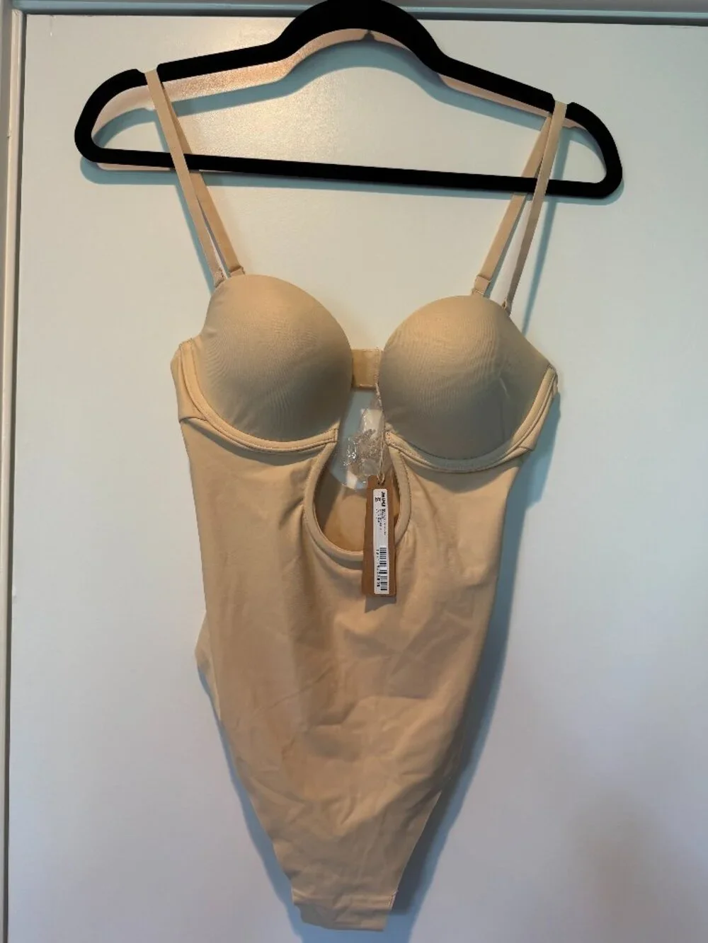 SKIMS - Beige/Nude Deep Plunge Shapewear Bodysuit - Picture 1 of 4